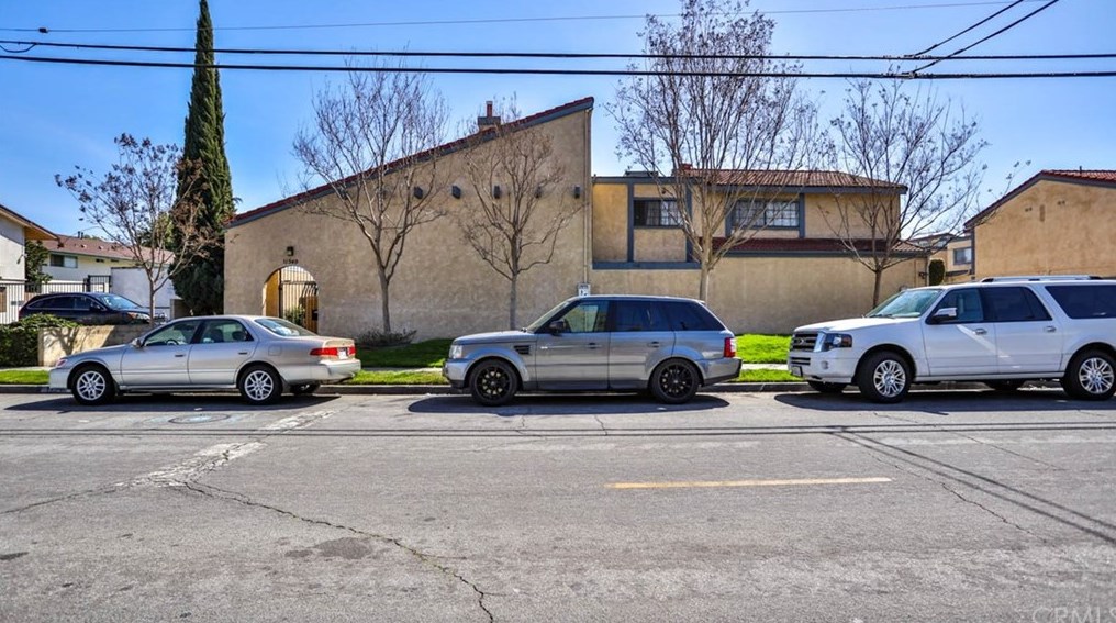 11540 186th St, Artesia, CA 90701-5566