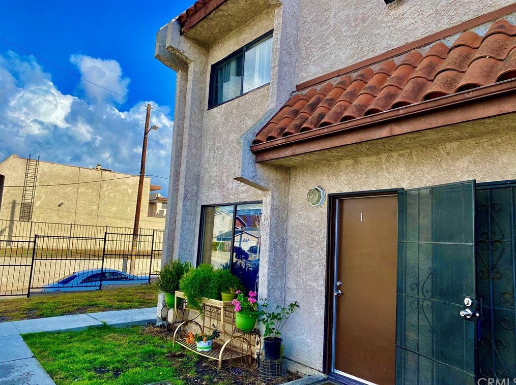 11400 Budlong Ave, Los Angeles, CA 90044-1259