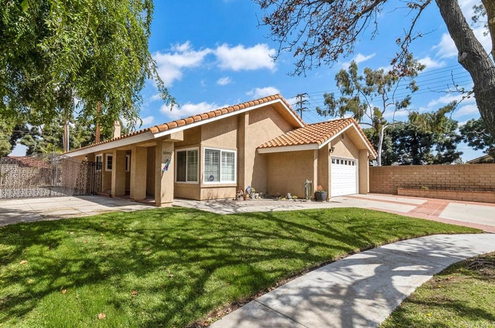 10957 Roberta St, Artesia, CA 90703-1531
