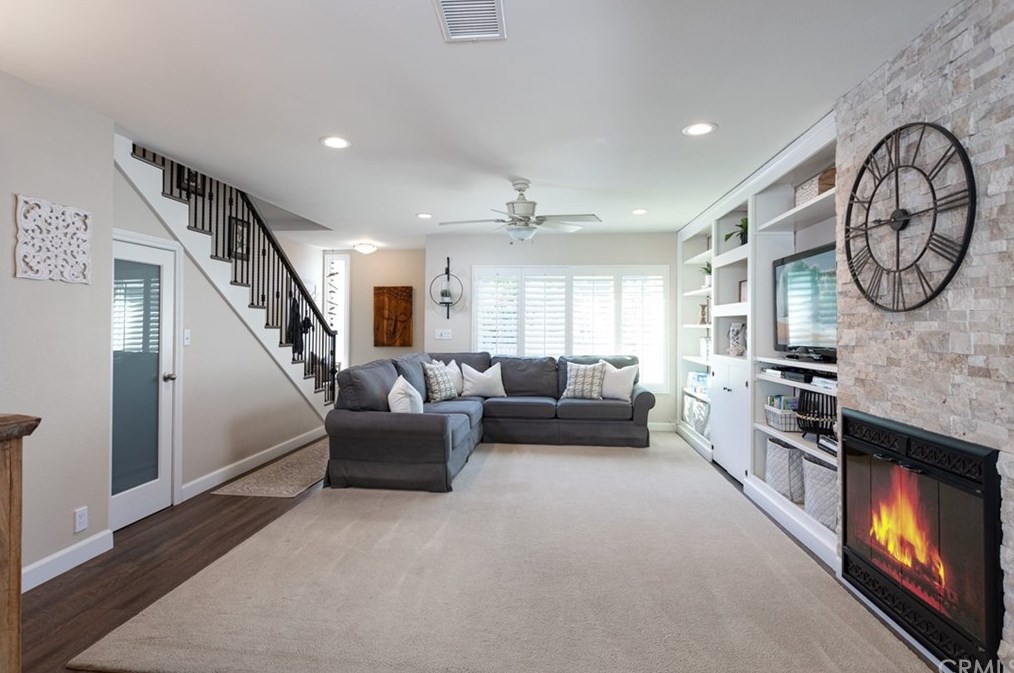 8298 Artista Dr, Huntington Beach, CA 92646-6820