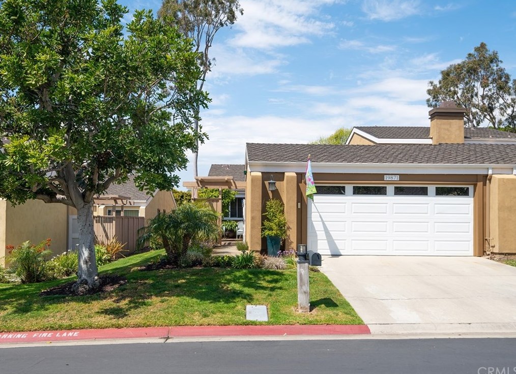 19871 Saltwater Cir, Huntington Beach, CA 92648-3027