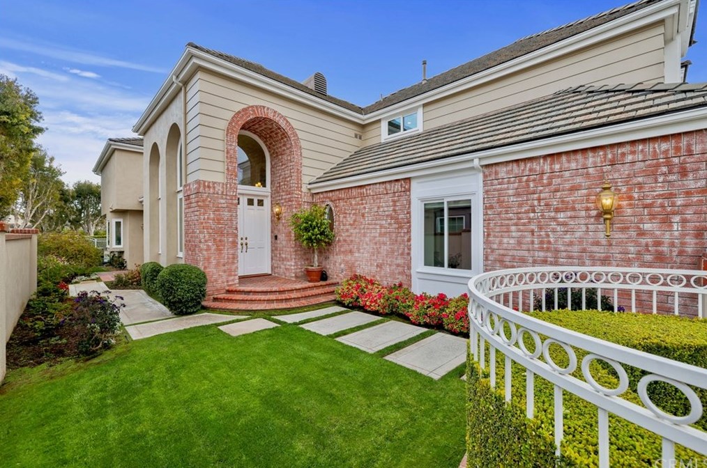 6172 Gleneagles Cir, Huntington Beach, CA 92648-5559