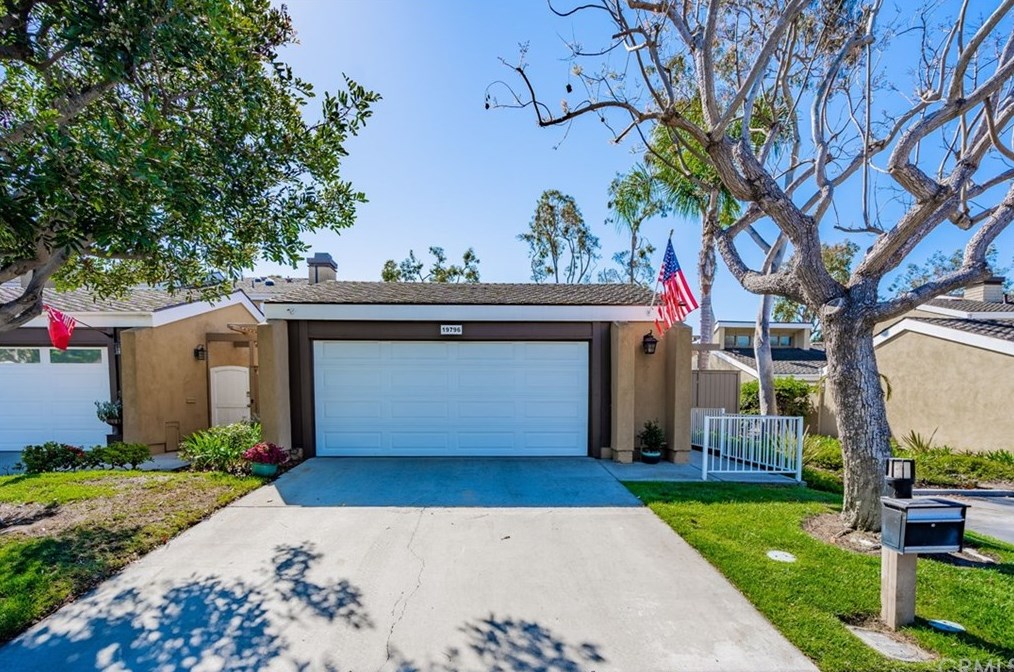19796 Waterview Ln, Huntington Beach, CA 92648-3048