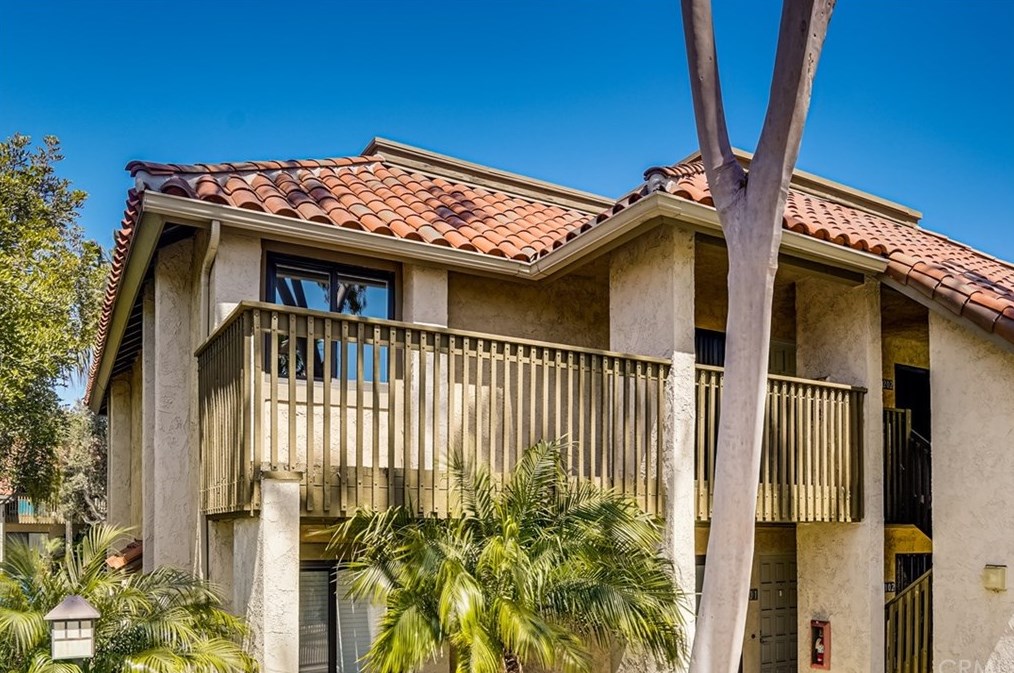 7648 Bay Dr, Huntington Beach, CA 92648-5874