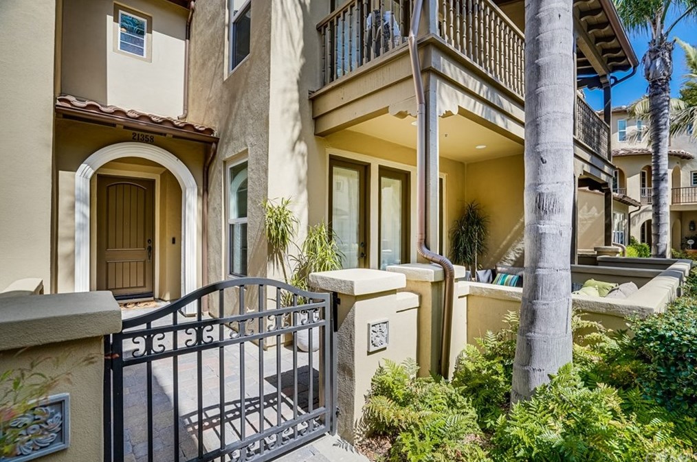21358 Cieza Cir, Huntington Beach CA  92648-5396 exterior