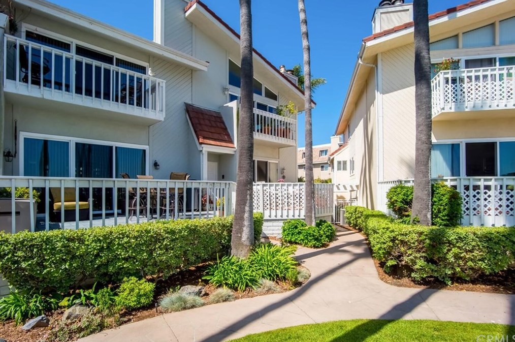 16286 Pacific Cir #c1, Huntington Beach, CA 92649