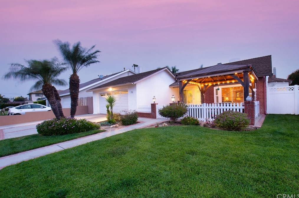 9581 Scotstoun Dr, Huntington Beach, CA 92646-6445