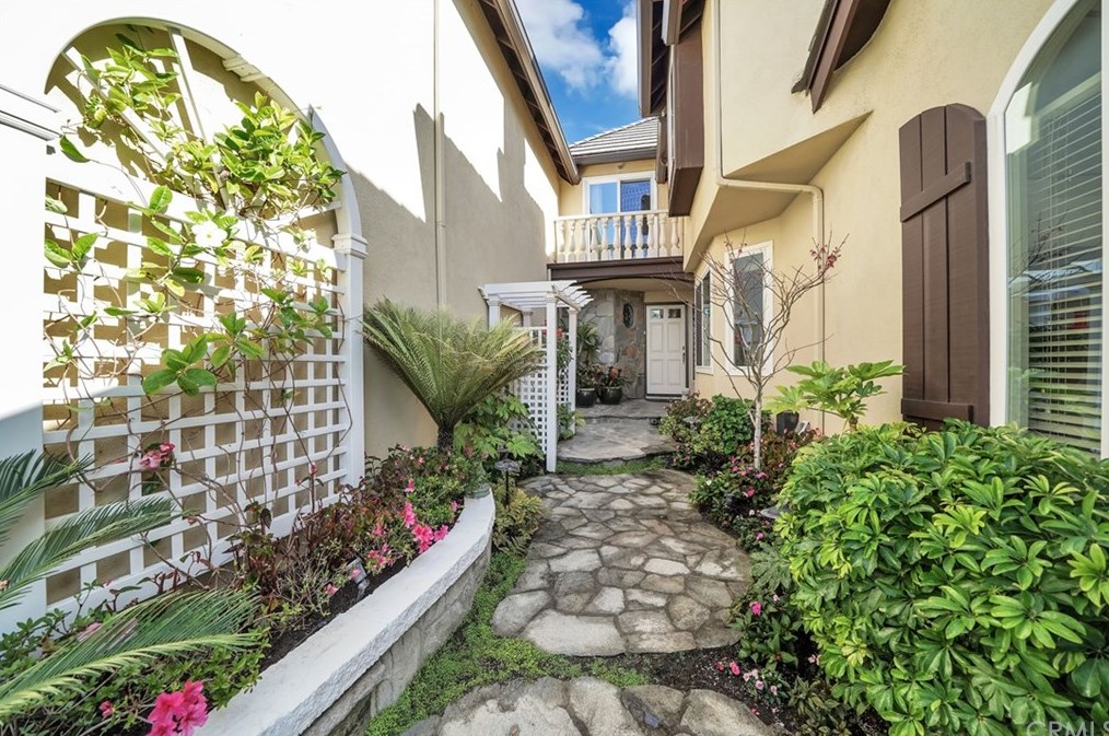 6081 Greenbrier Dr, Huntington Beach, CA 92648-5563