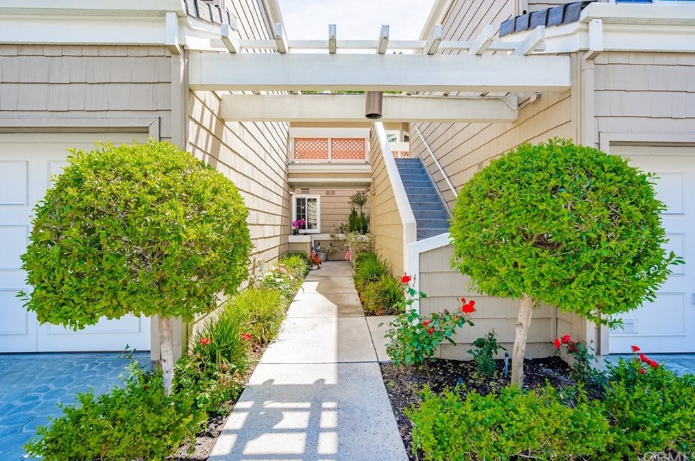19372 Sunray Ln, Huntington Beach, CA 92648-6404
