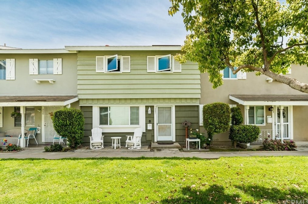 9531 Kensington Dr, Huntington Beach, CA 92646-4015