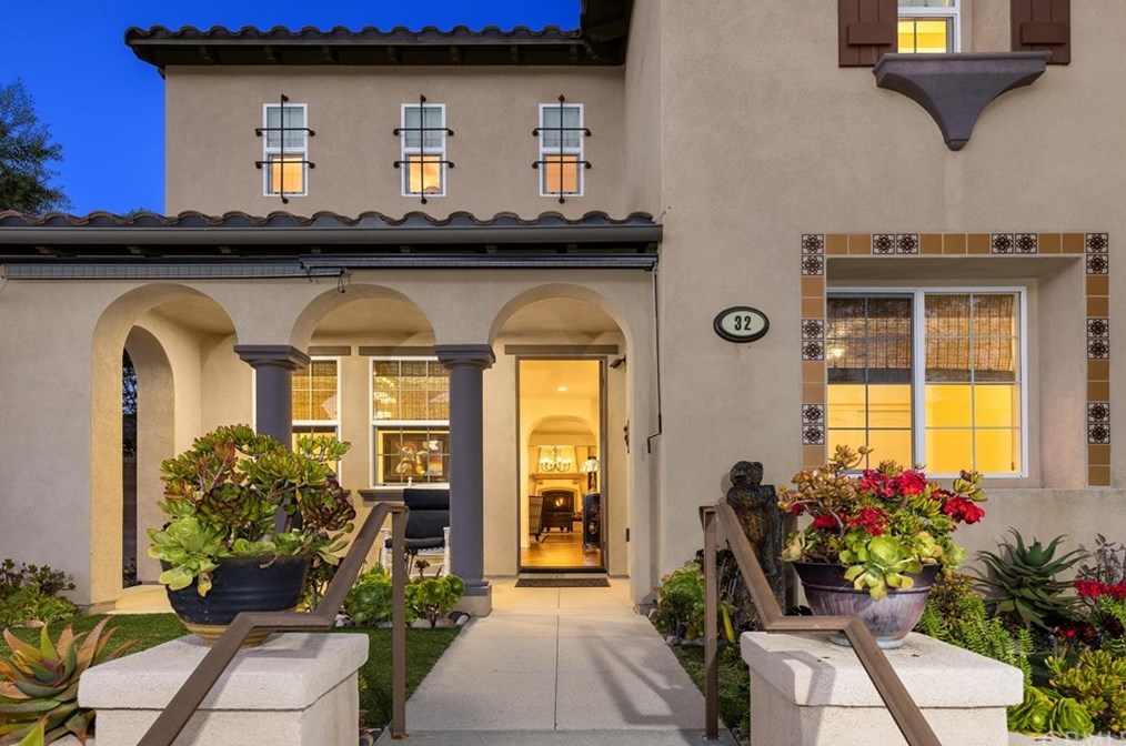 32 Rincon Way, Laguna Beach, CA 92656-1624