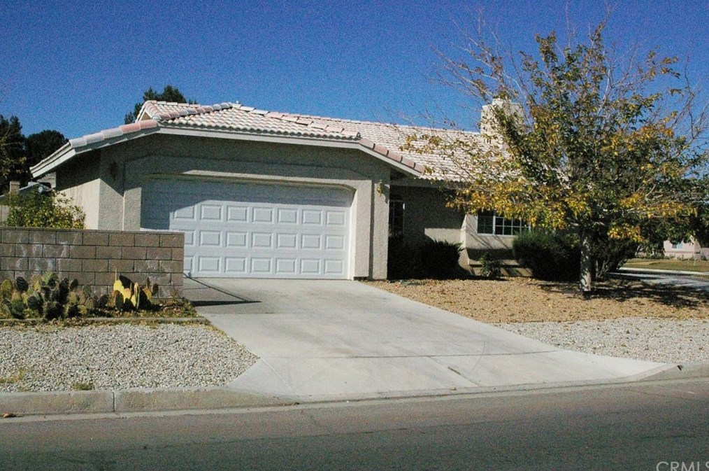 14861 Brewster Ln, Helendale, CA 92342