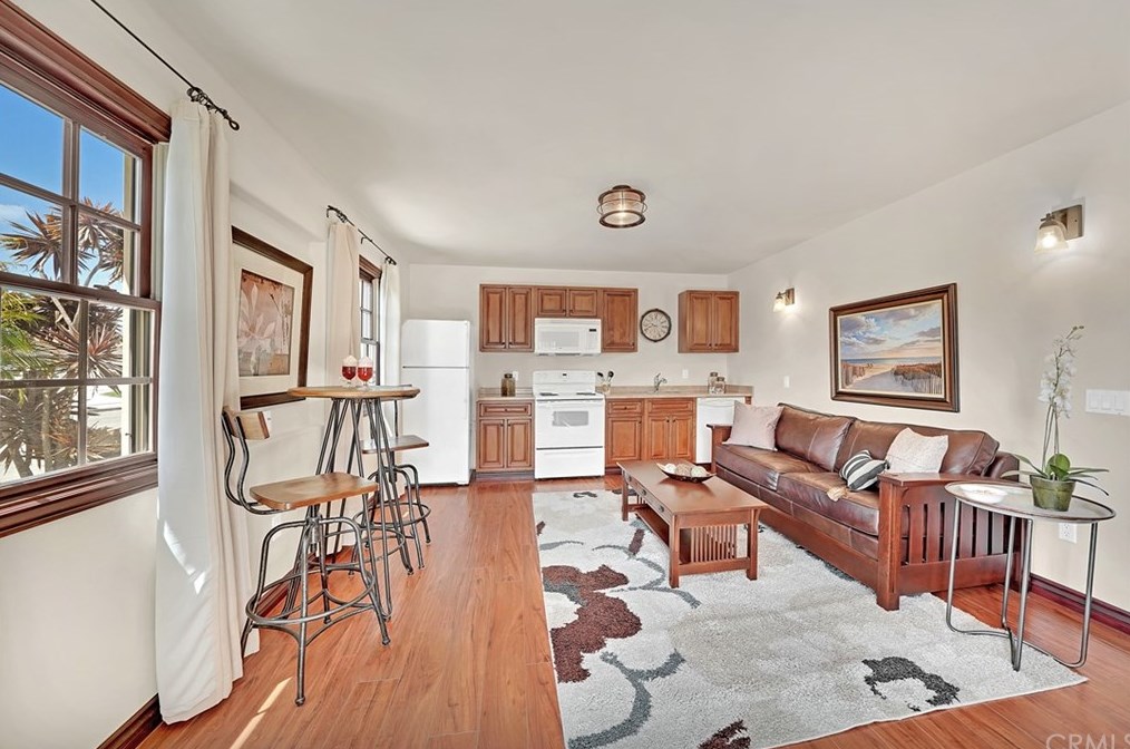 9591 Innsbruck Dr, Huntington Beach, CA 92646-3644
