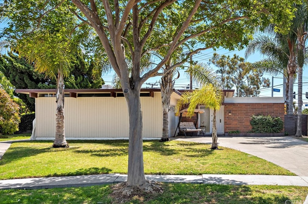 17462 Madera Ln, Huntington Beach, CA 92647