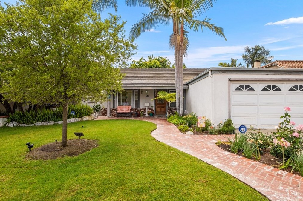 21661 Branta Cir, Huntington Beach, CA 92646-8247