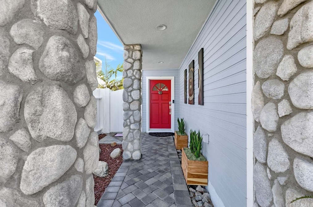 1416 Lakeside Ln, Huntington Beach, CA 92648-3757