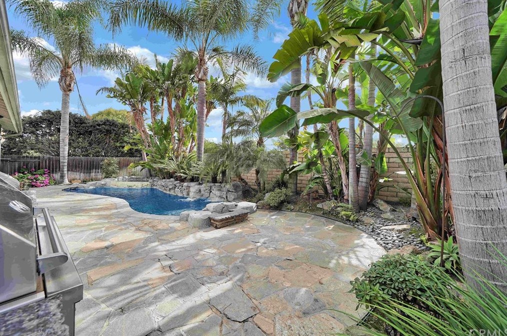 17412 Whetmore Ln, Huntington Beach, CA 92647-5669