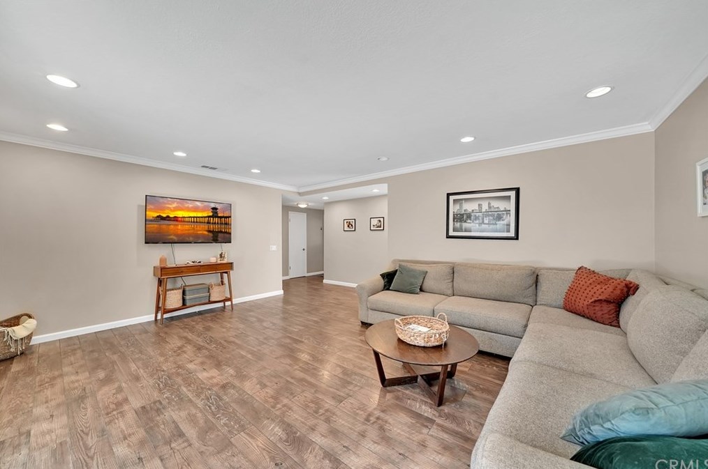 10162 Cutty Sark Dr, Huntington Beach CA  92646-4304 exterior