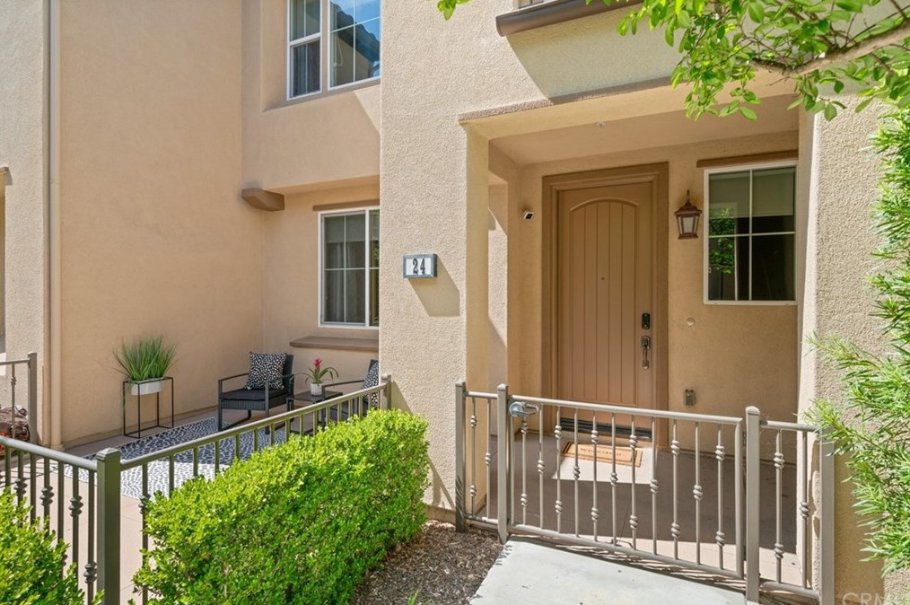 24 Playa Cir, Laguna Beach, CA 92656-1621