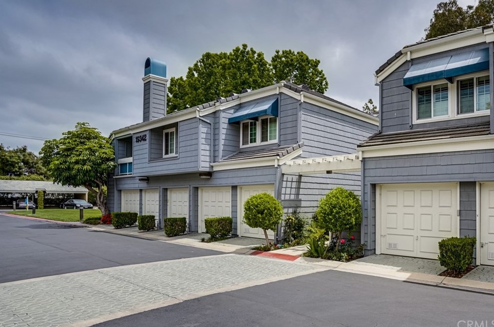 19342 Sunray Ln, Huntington Beach, CA 92648-6427