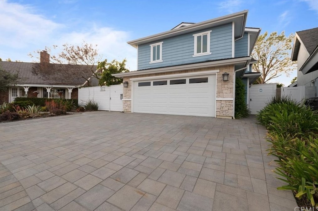 8631 Viscount Dr, Huntington Beach, CA 92646-4539