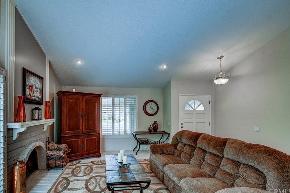 7 Deer Spg, Irvine CA  92604-3011 exterior