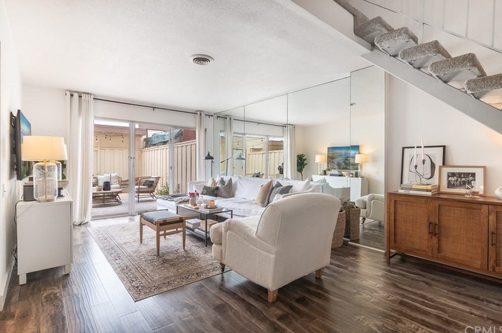 9706 Brookhaven Cir, Huntington Beach, CA 92646-7510