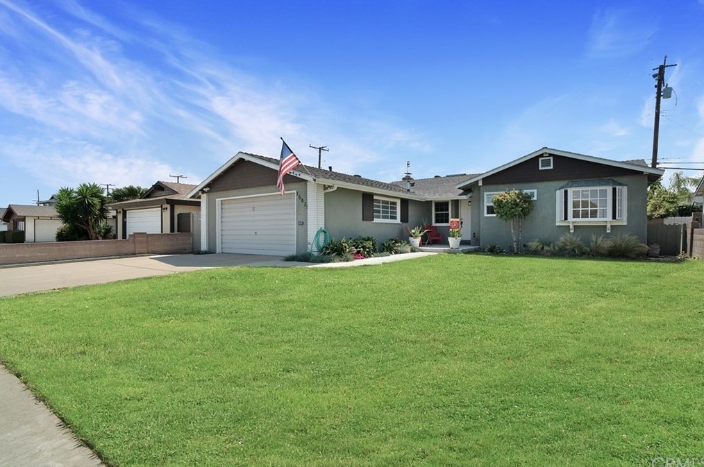 15871 Carrie Ln, Huntington Beach, CA 92647-2828