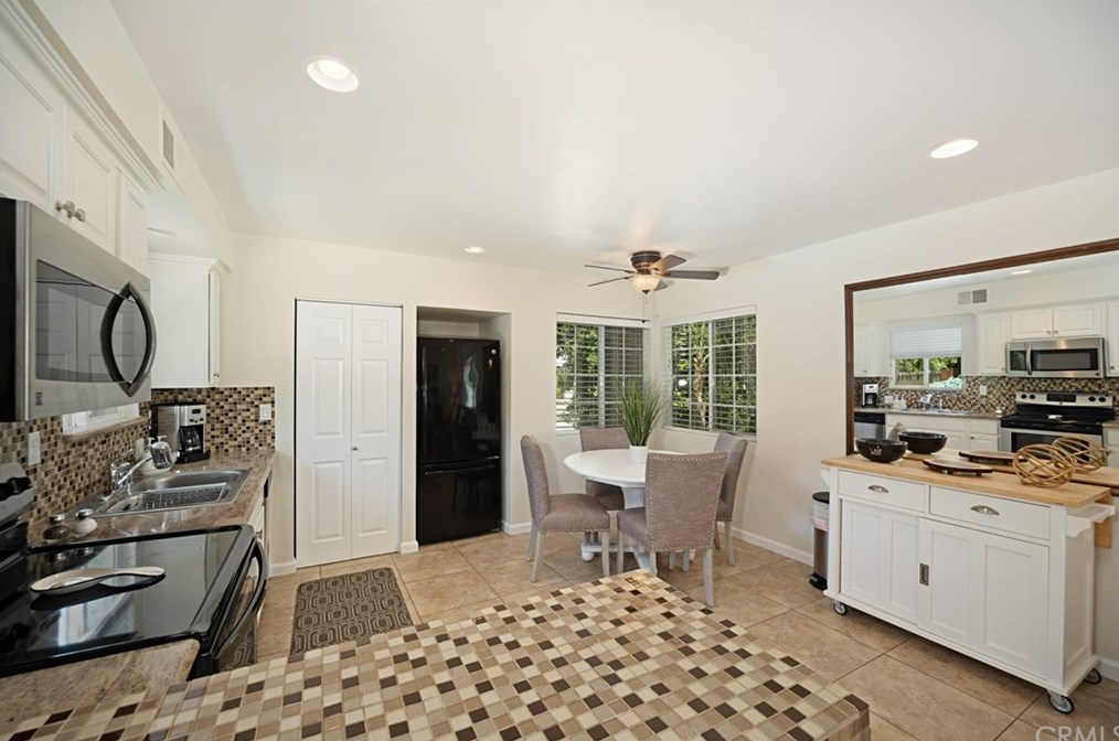 52777 Eisenhower Dr, La Quinta CA  92253-3358 exterior