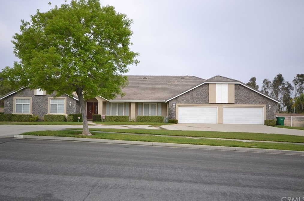 3070 Armstrongs Dr, Corona, CA 92881-0932
