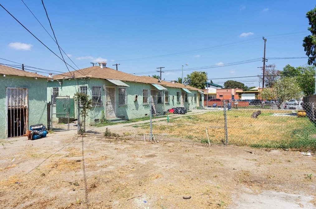 8801 Hoover St, Los Angeles, CA 90044-6458