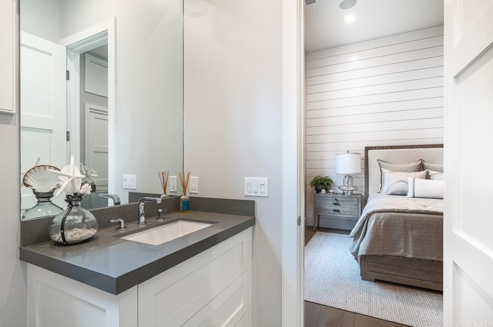 1737 Park St, Huntington Beach CA  92648-2732 exterior