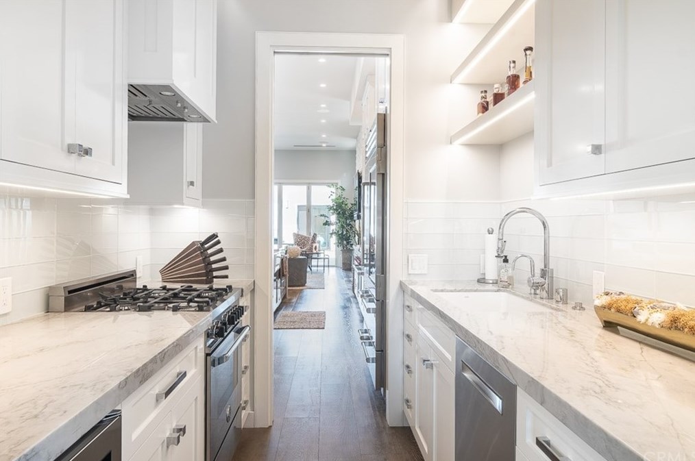 1737 Park St, Huntington Beach CA  92648-2732 exterior