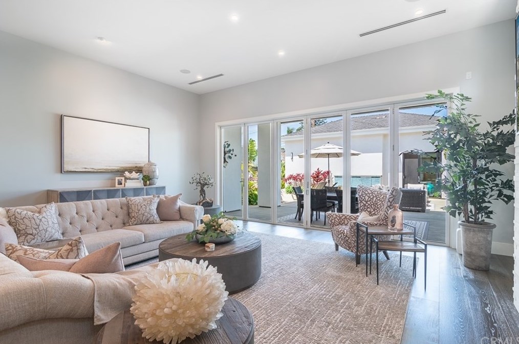 1737 Park St, Huntington Beach CA  92648-2732 exterior