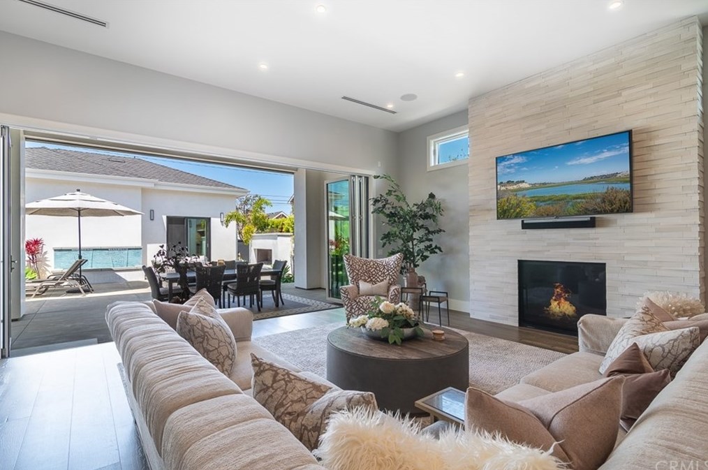 1737 Park St, Huntington Beach CA  92648-2732 exterior