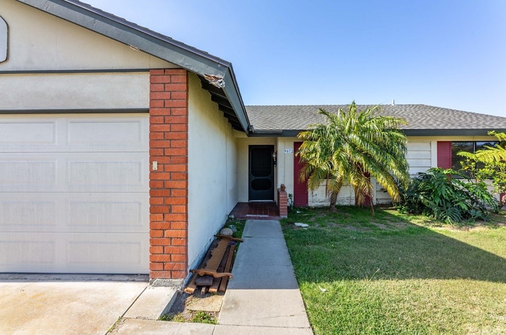 9672 Innsbruck Dr, Huntington Beach, CA 92646-3617