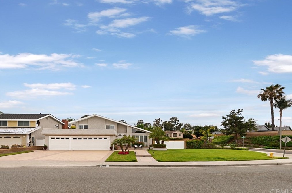 25191 York Cir, Laguna Beach, CA 92653-4934