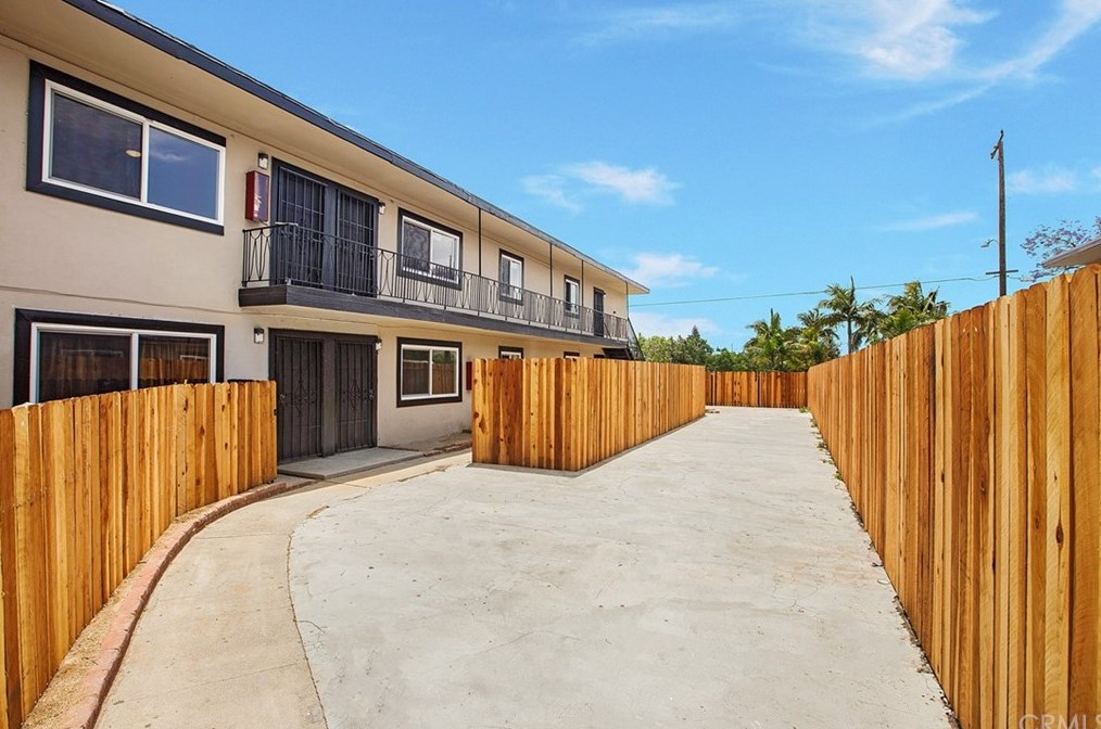 1917 Myrtle St, Santa Ana, CA 92703-4320