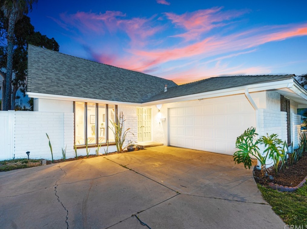 21072 Amberwick Ln, Huntington Beach, CA 92646-7338