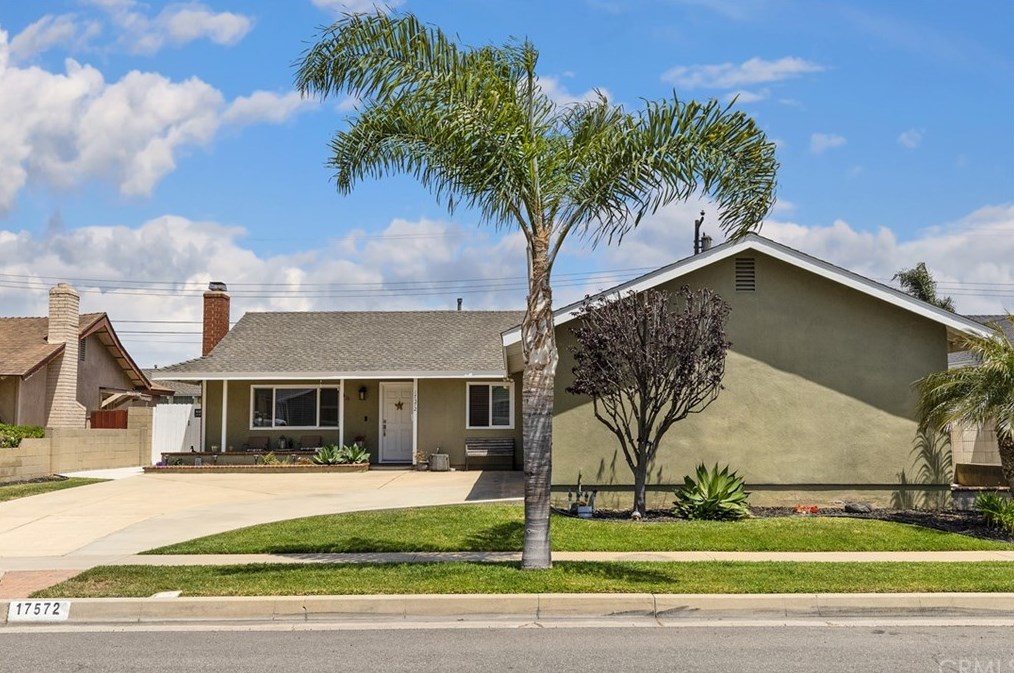 17572 Misty Ln, Huntington Beach, CA 92649-4912