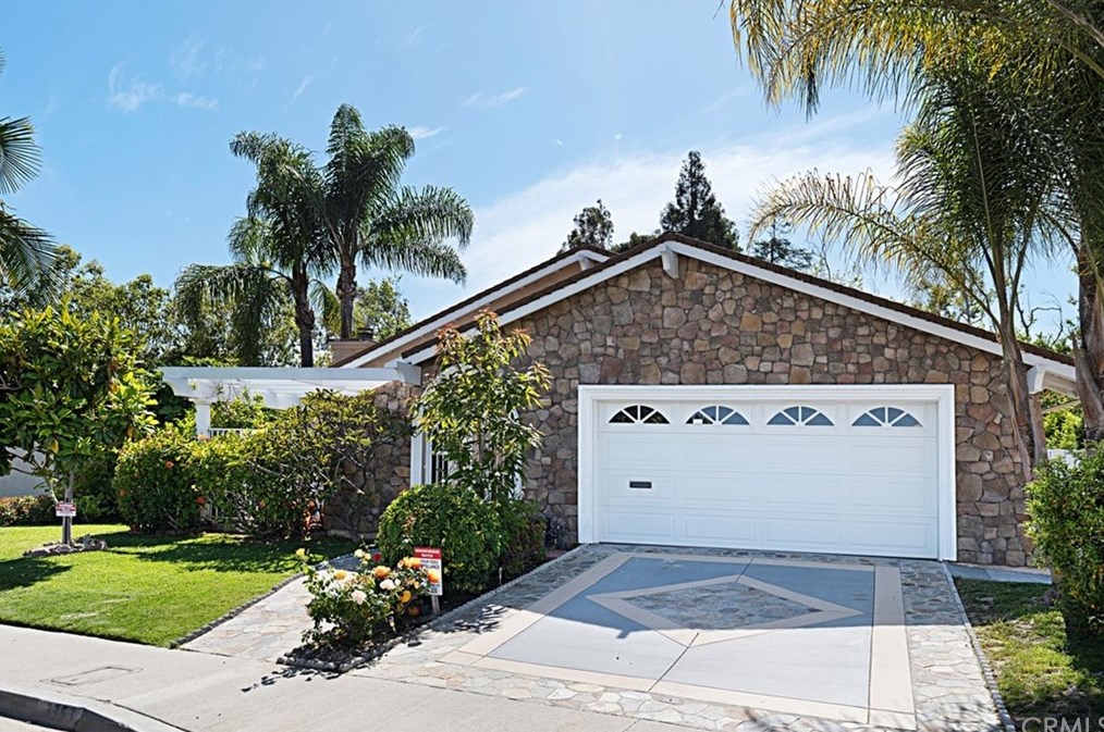 3353 Fuchsia St, Costa Mesa, CA 92626-1711