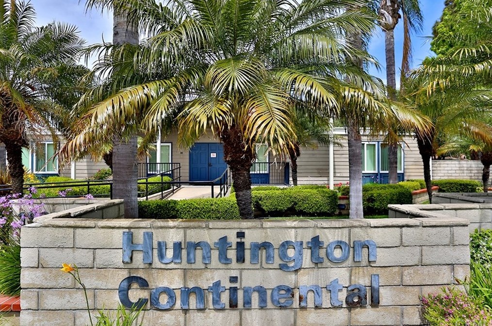 19835 Kingswood Ln, Huntington Beach, CA 92646
