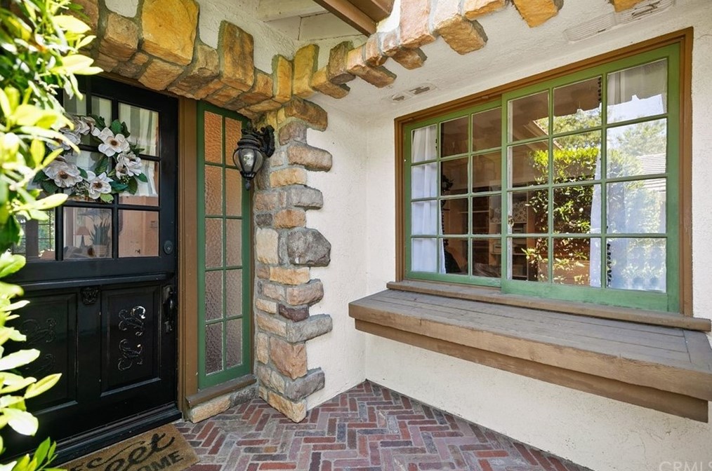 25082 Sunset Pl, Laguna Beach, CA 92653-4904