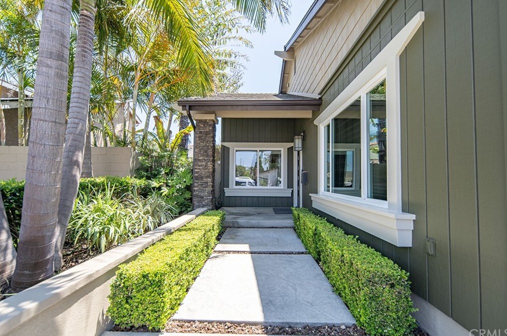 8452 Boothbay Cir, Huntington Beach, CA 92646-4402