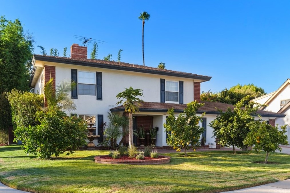 1896 Rhodes Dr, Costa Mesa, CA 92626-4761