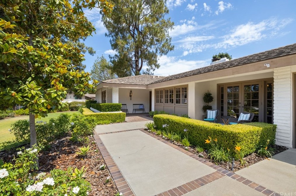 1321 Treasure Ln, Santa Ana, CA 92705-2462