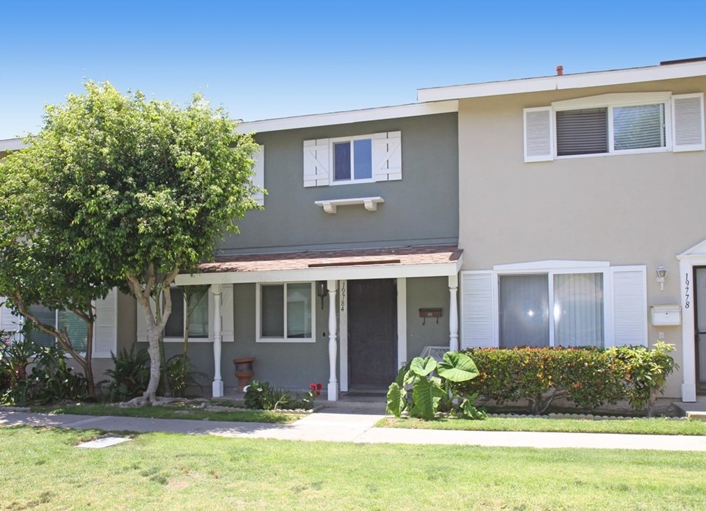 19784 Cambridge Ln, Huntington Beach, CA 92646-4217