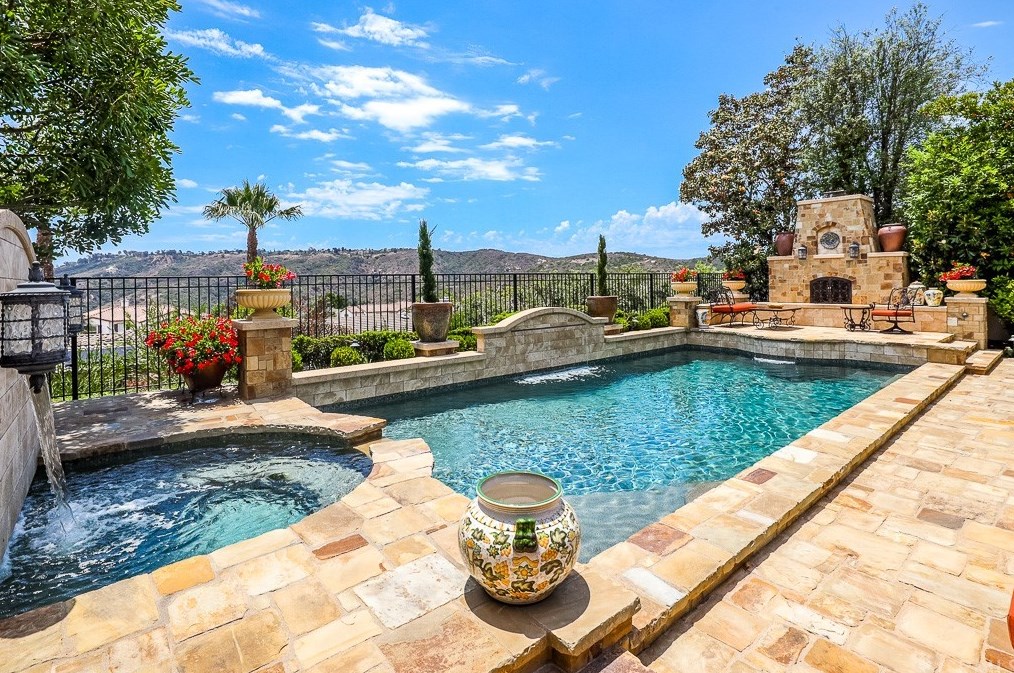 12 Roundtree Ct, Laguna Beach, CA 92656-8045