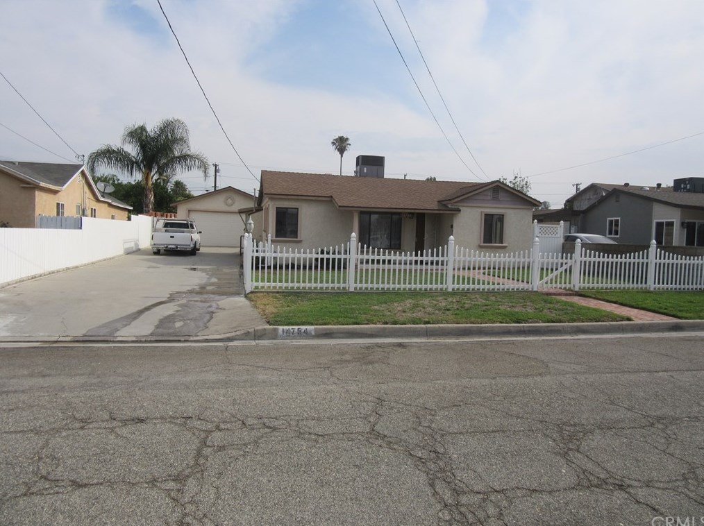 14754 Iris Dr, Fontana, CA 92335-6220