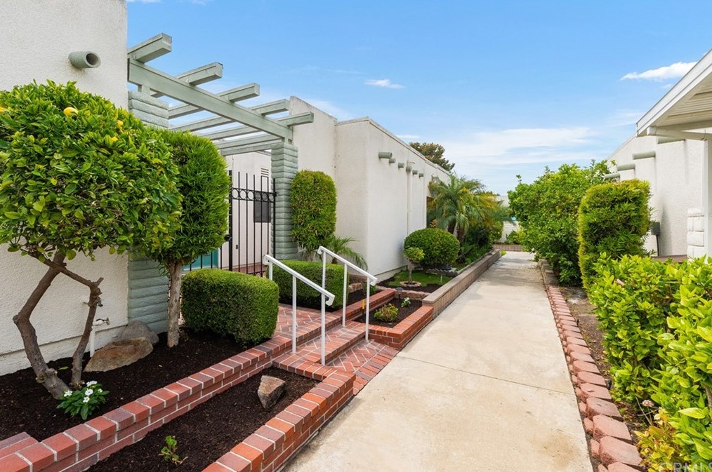 2081 Ronda Granada, Laguna Beach, CA 92637-0729